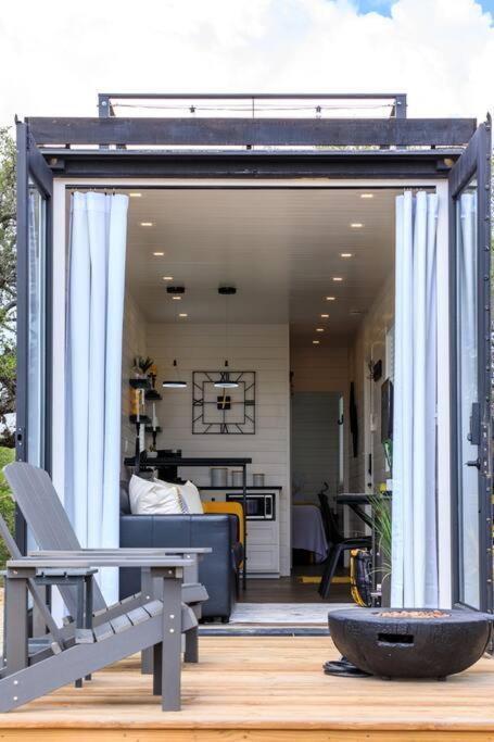 New The Yellow Beacon-Luxury Shipping Container Fredericksburg Ngoại thất bức ảnh