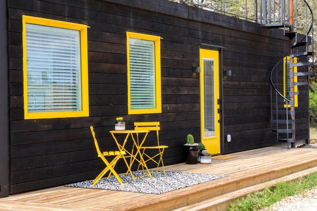 New The Yellow Beacon-Luxury Shipping Container Fredericksburg Ngoại thất bức ảnh