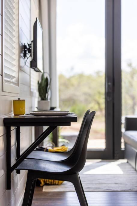 New The Yellow Beacon-Luxury Shipping Container Fredericksburg Ngoại thất bức ảnh