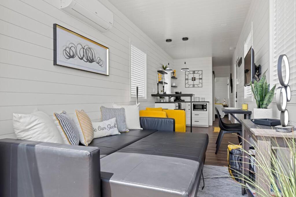 New The Yellow Beacon-Luxury Shipping Container Fredericksburg Ngoại thất bức ảnh