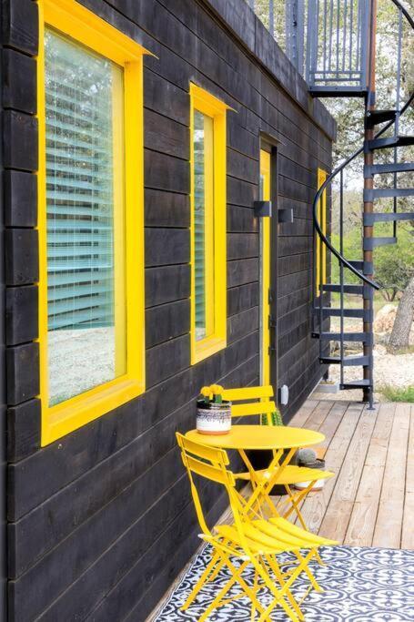 New The Yellow Beacon-Luxury Shipping Container Fredericksburg Ngoại thất bức ảnh