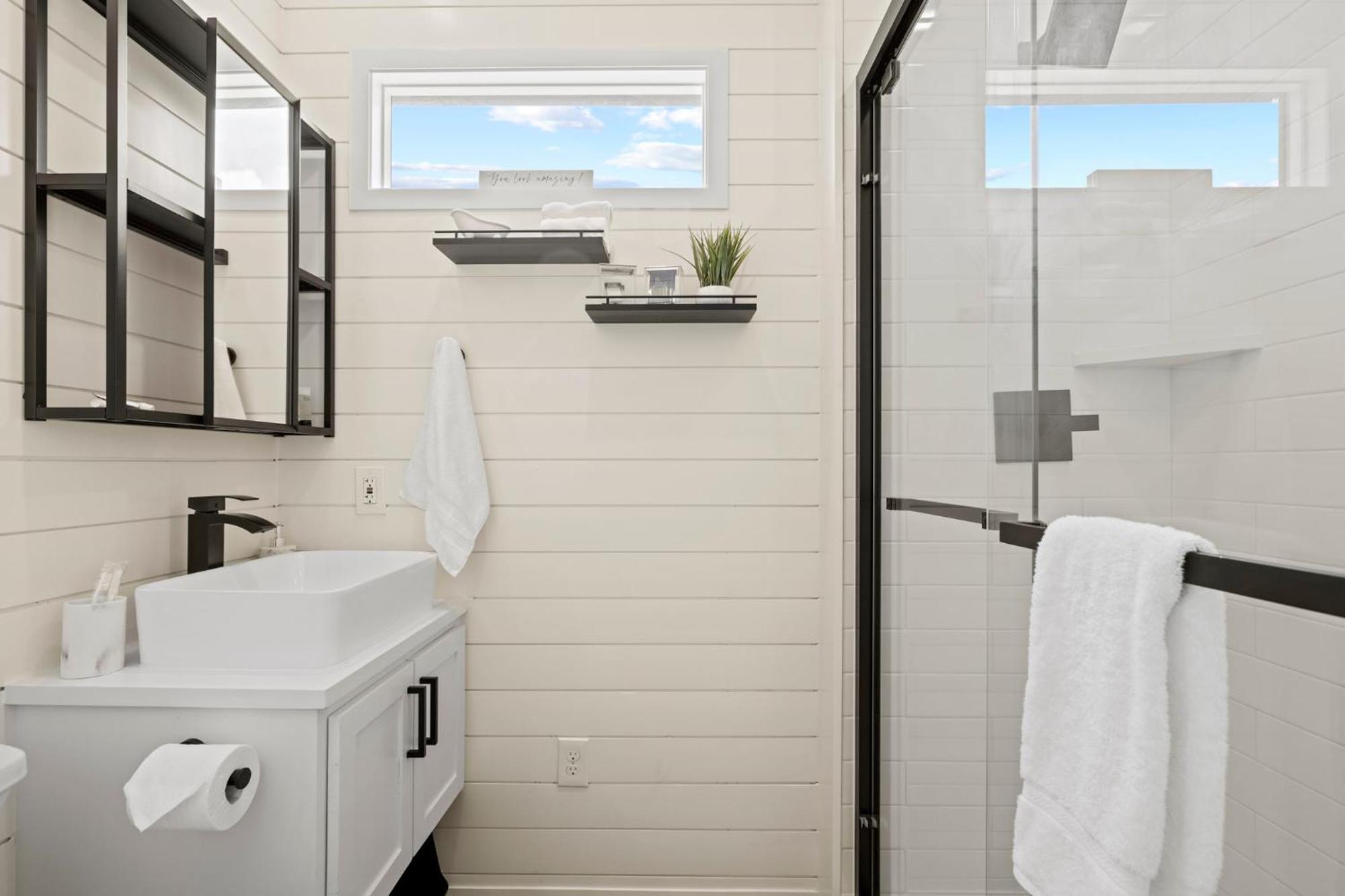 New The Yellow Beacon-Luxury Shipping Container Fredericksburg Ngoại thất bức ảnh