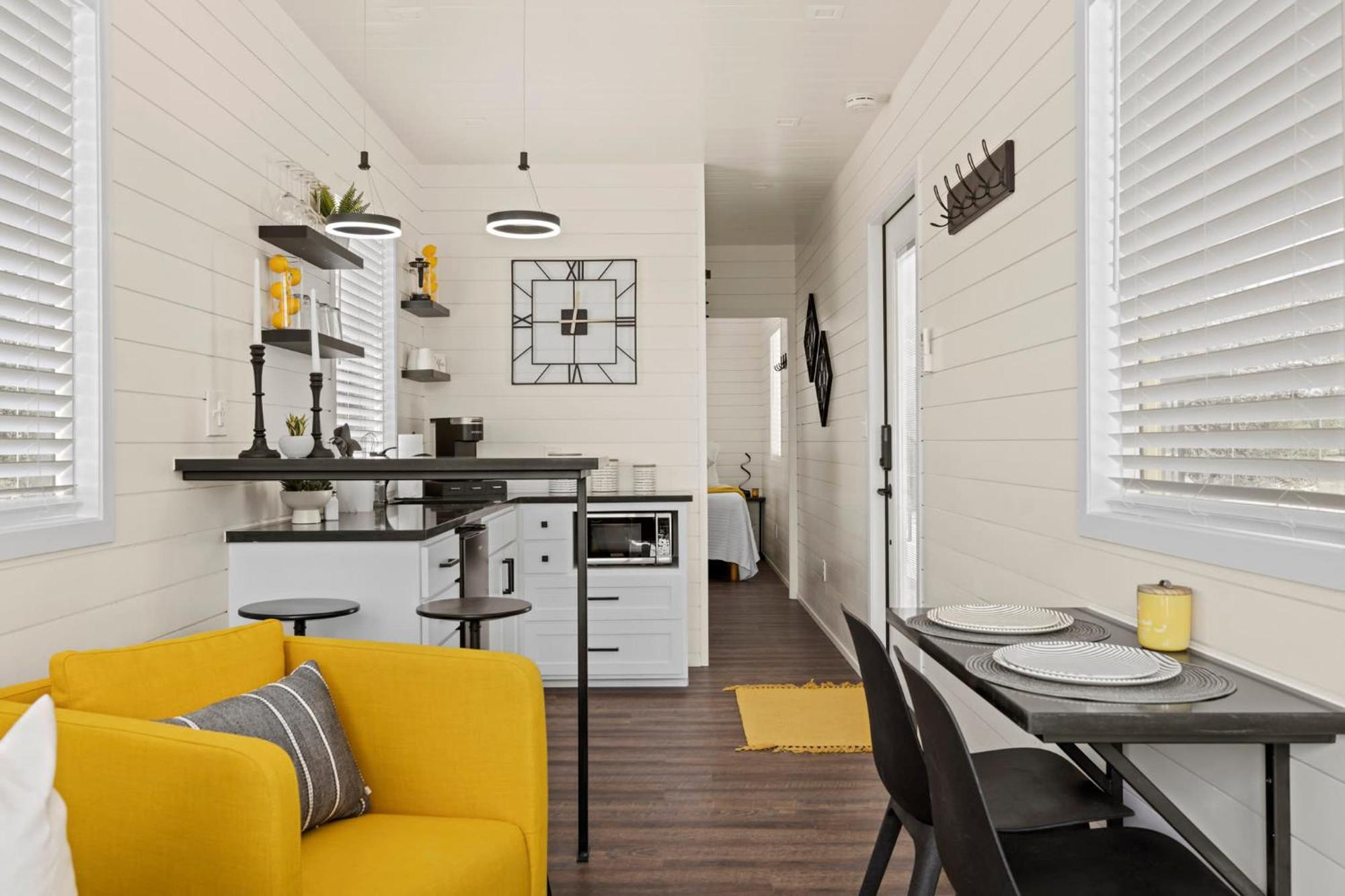 New The Yellow Beacon-Luxury Shipping Container Fredericksburg Ngoại thất bức ảnh