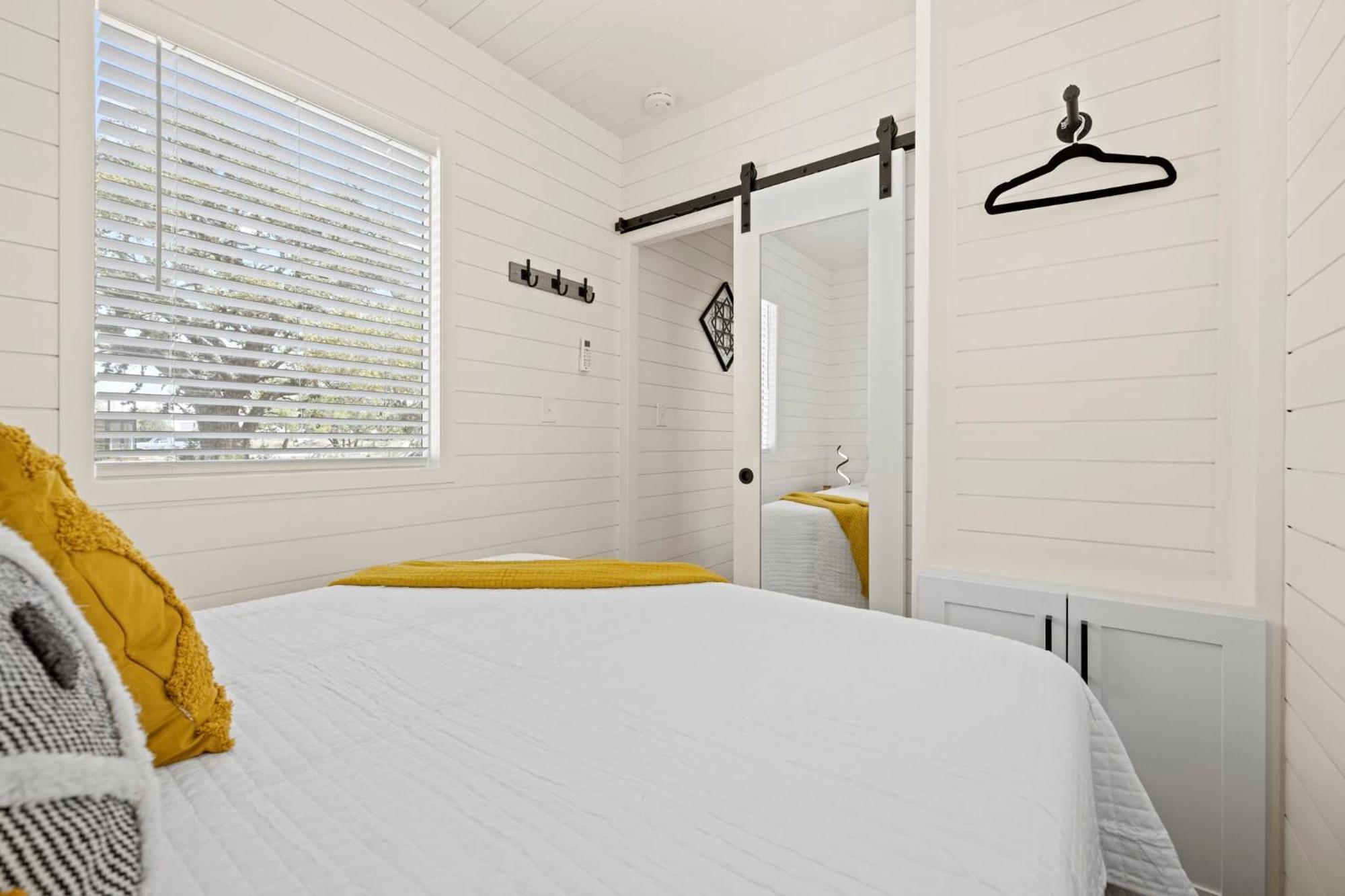 New The Yellow Beacon-Luxury Shipping Container Fredericksburg Ngoại thất bức ảnh